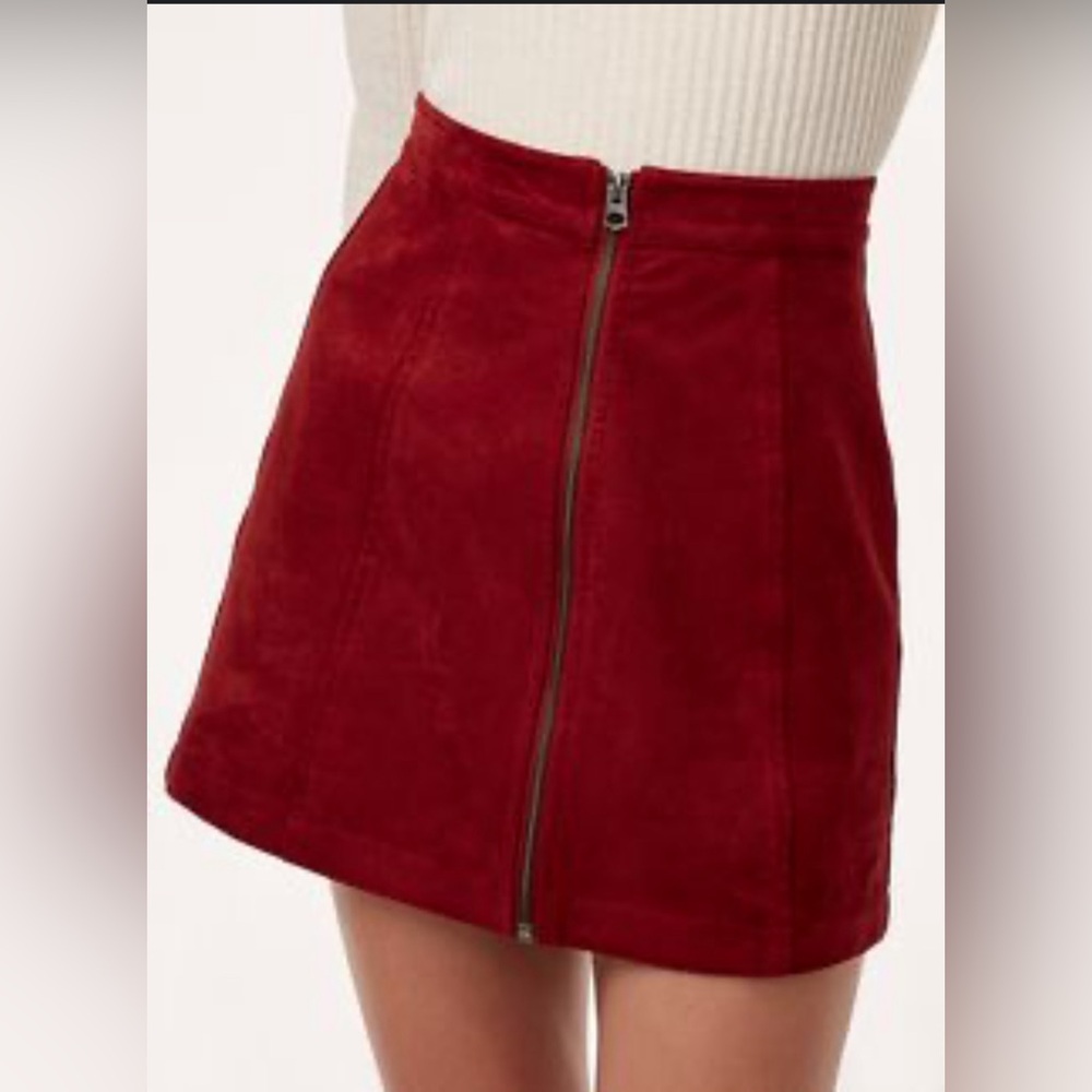NWOT Wilfred Free Zip-up Mini Skirt in faux suede, size 6